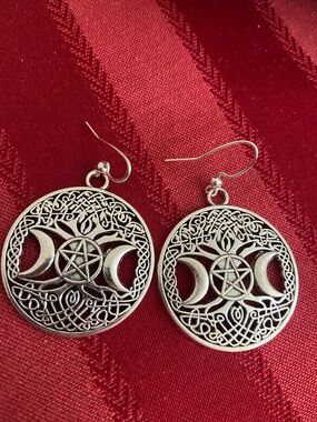 5/$10❤️❤️❤️NEW Silver Zinc Alloy Crescent Moons & Star Earrings